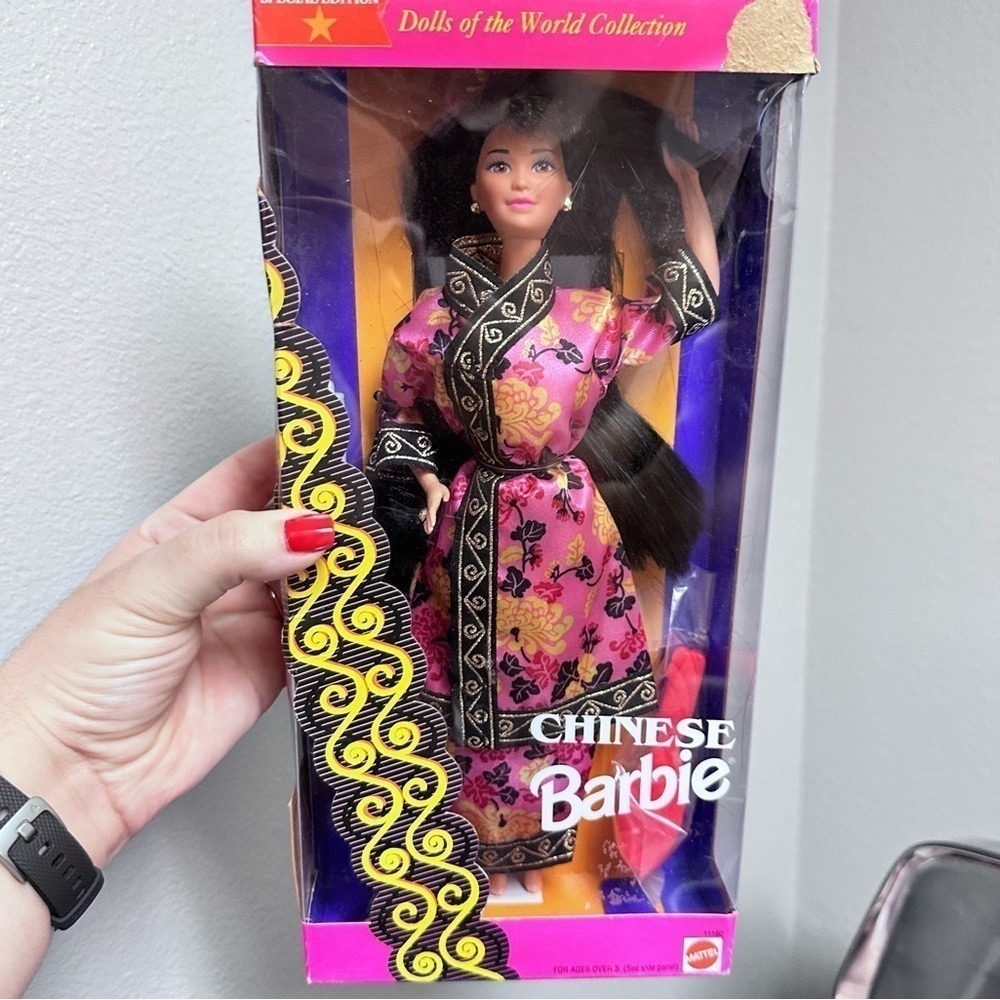 VTG Chinese Barbie Dolls of the world NEW IN BOX 1993